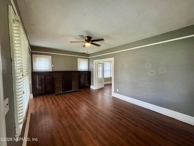Photo - 805 St Clair St