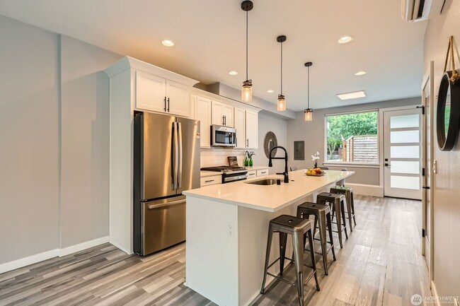 Photo - Spacious end-unit 3 bed townhome near Seat...