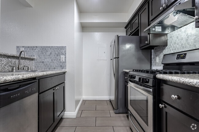 0BR, 1BA - 400 SF - #110 - Playa-Jefferson