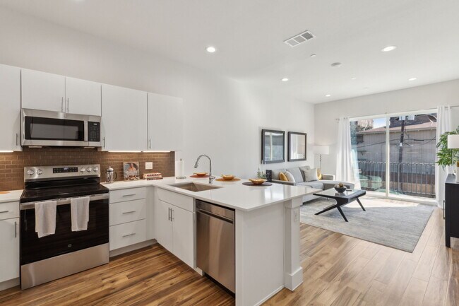 Photo - 2990 Reagan St