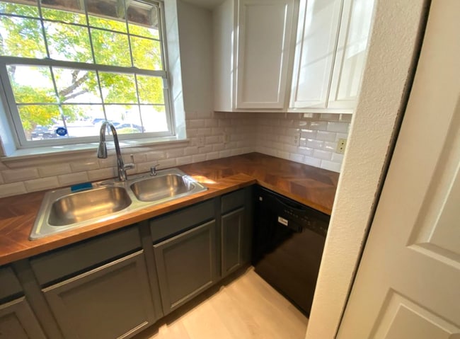 Photo - 17293 E Ford Dr