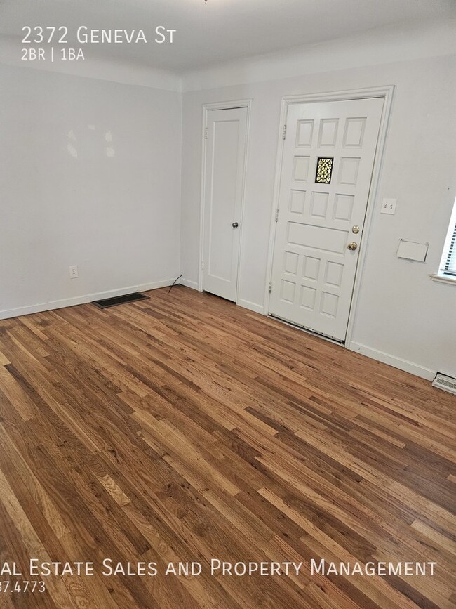 Photo - 2372 Geneva St