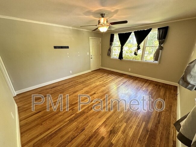 Photo - 1719 Burnham St