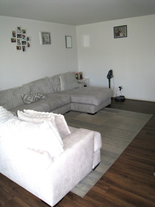 Photo - 187 Pickwick Dr Unit 1A