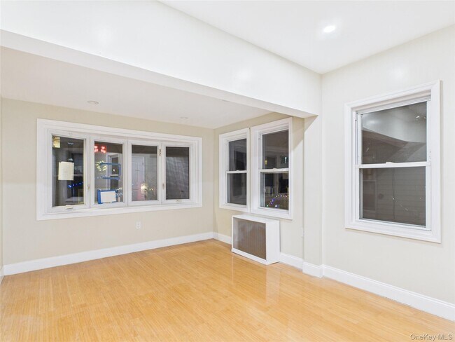 Photo - 25-16 Curtis St