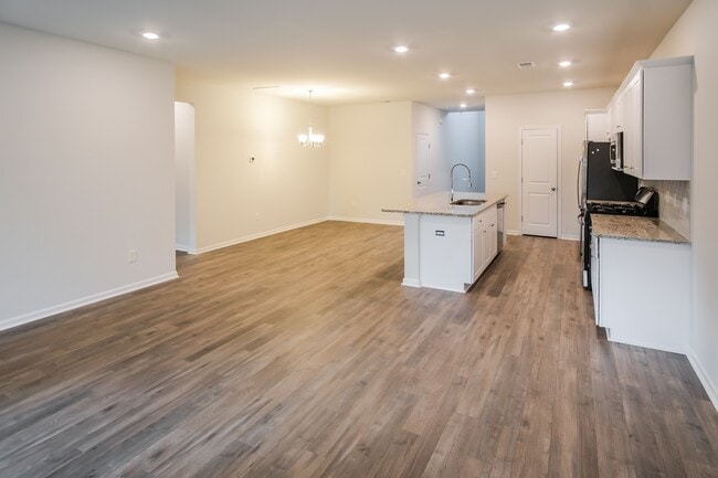 Photo - 468 Craigflower Ct