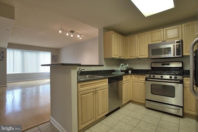 Building Photo - 2726 Gallows Rd Unit 306 Rental