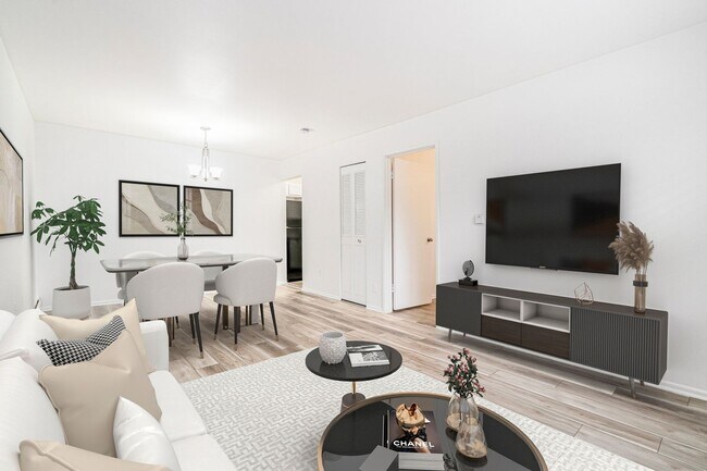 Photo - Lindsay Court Apartments