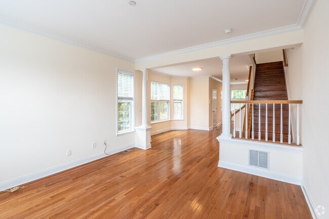 2BR, 3BA - 1195SF - Living Room