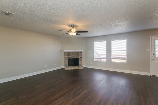 Photo - 1476 Hickory Creek Ln