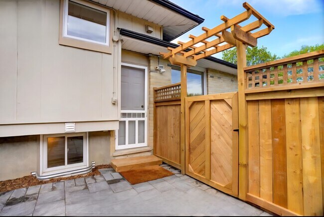 Photo - 266 Highview Cres Unit Basement