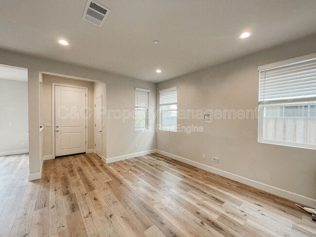 Photo - 581 Rosa Monte Wy