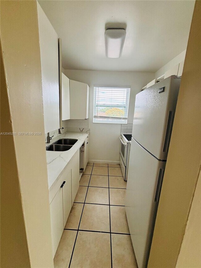 Photo - 6601 SW 18th St Unit 210