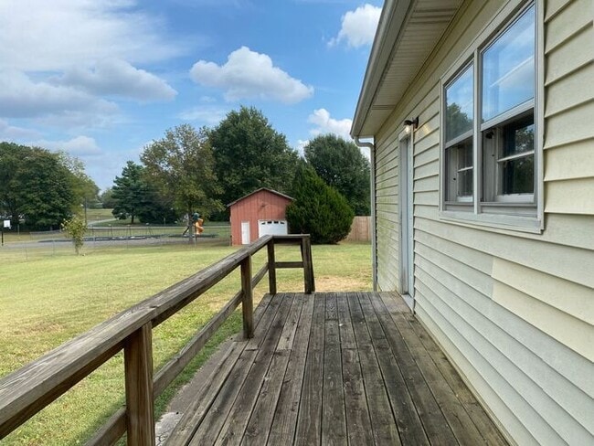 Photo - For Rent - Renovated One Bedroom Unit in G...