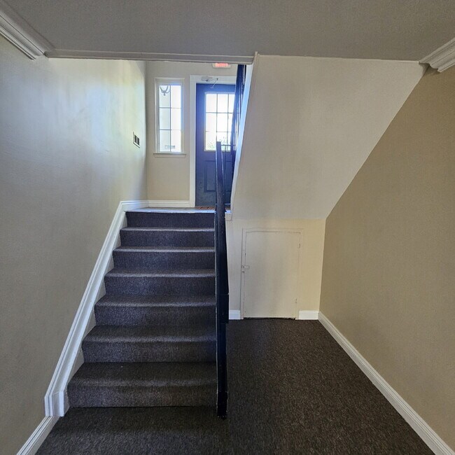 Photo - Nice 2 Bedroom, 1.5 Bath Condo Near Hall R...