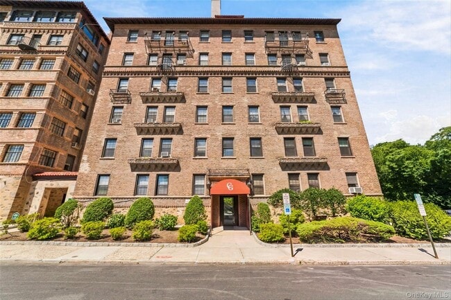 Building Photo - 14 N Chatsworth Ave Unit 1K