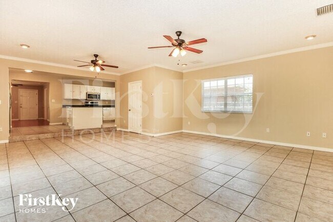 Photo - 521 65th St N