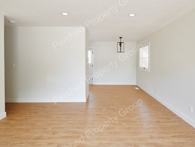 Photo - 1135 NE Holland St