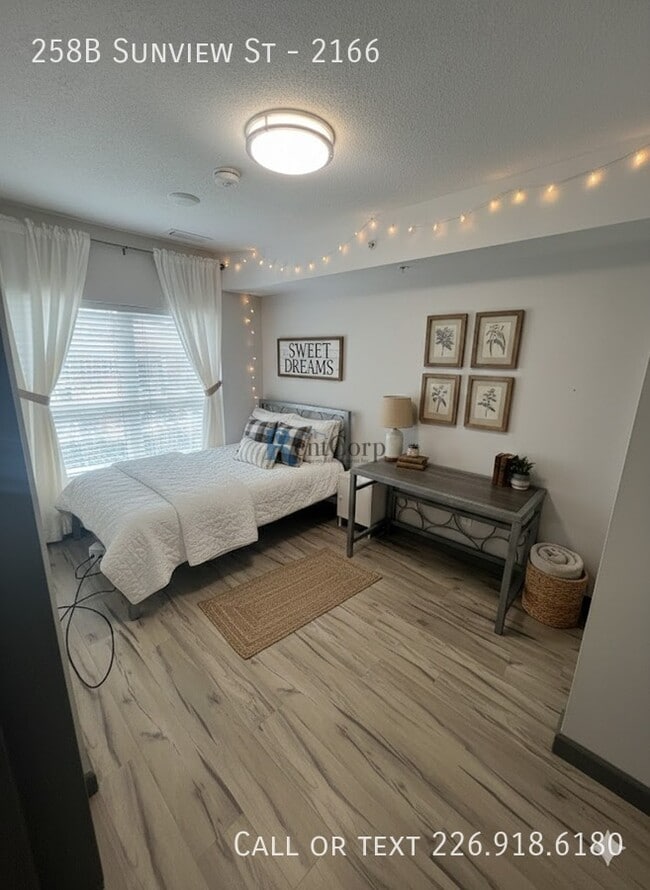 Photo - 258B Sunview St