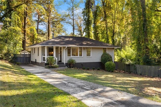 Building Photo - 1290 Glen Forest Way