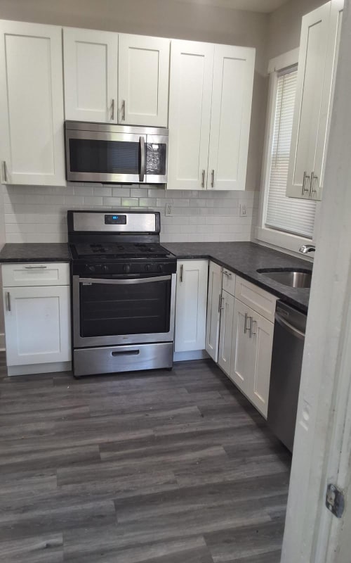 Building Photo - 1064 Bond St Rental