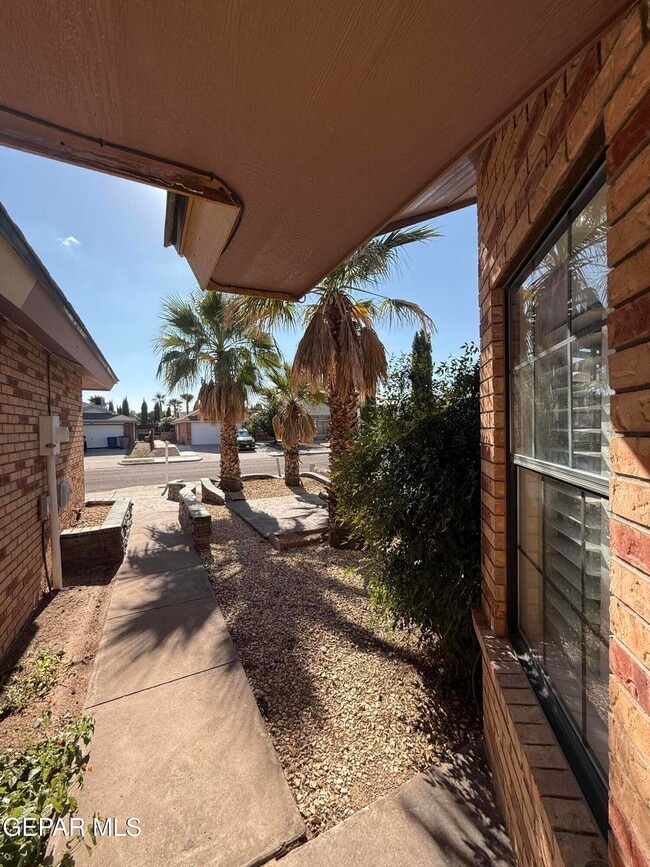 Photo - 1884 Lyman Dutton Cir