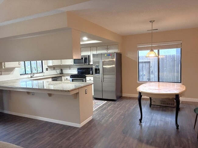 Photo - 1430 Fir Ave