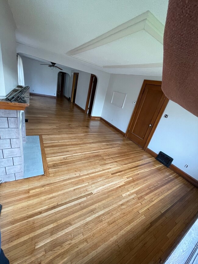 Building Photo - 112 Culver Rd Unit Lower Apartment