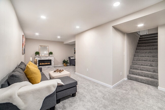 Photo - 720 W Washington St