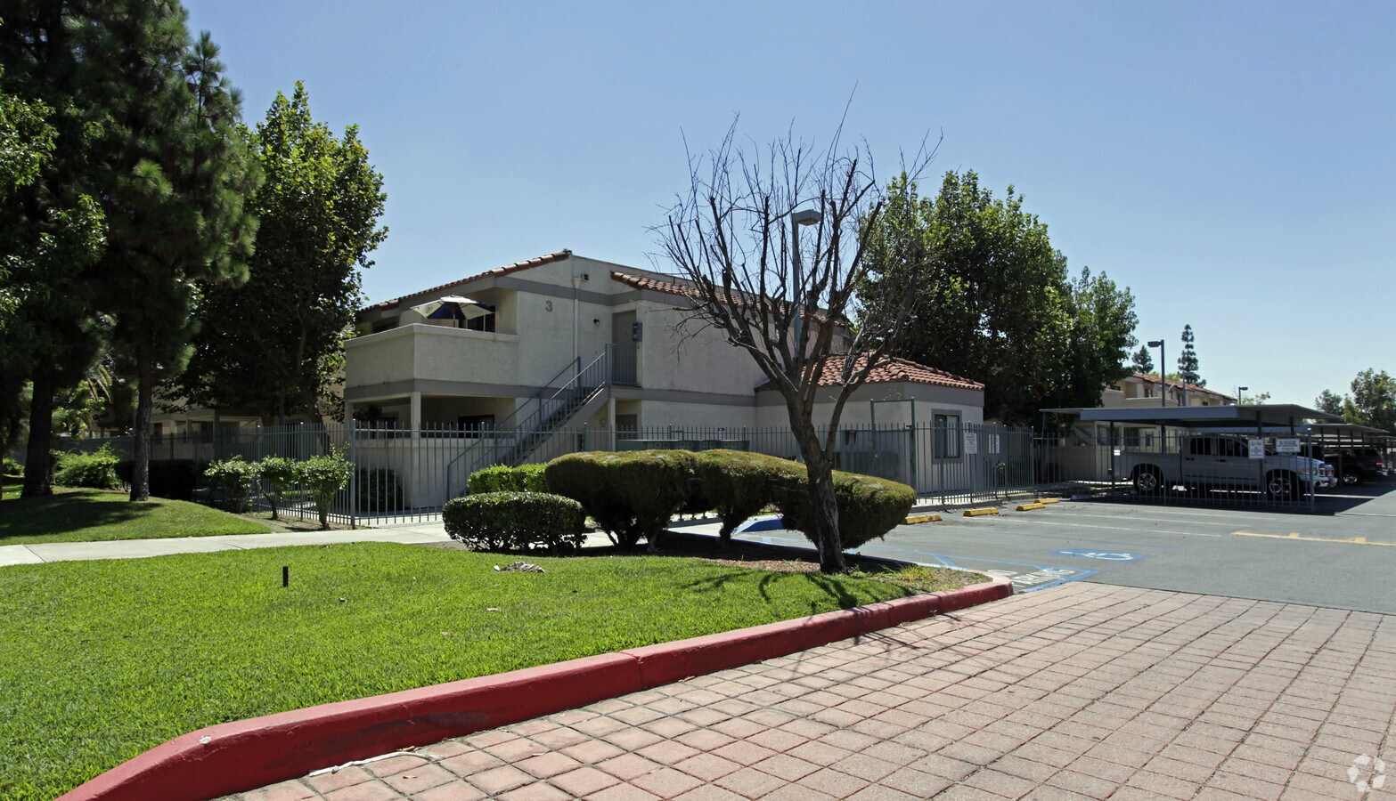 Las Brisas Apartments - Las Brisas Apartments