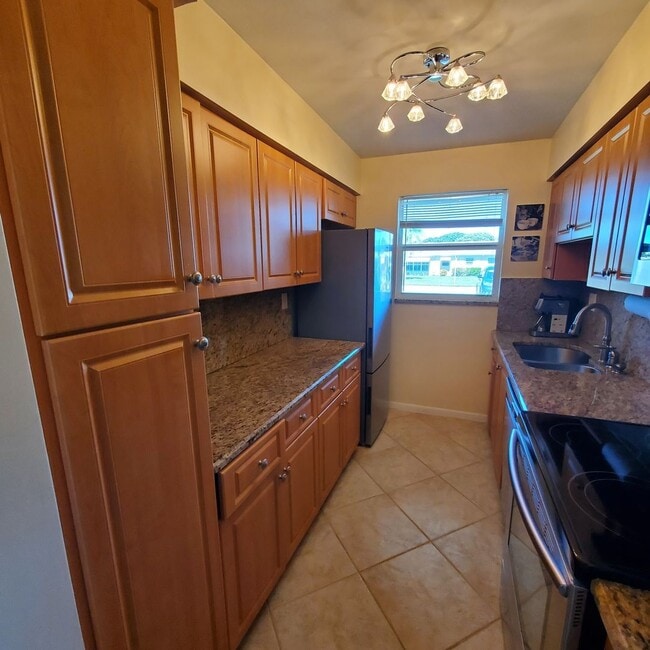 Photo - 202 W High Point Terrace