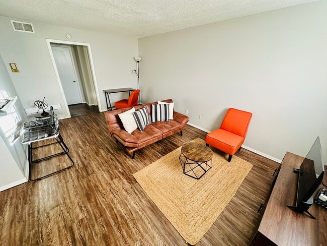 Photo - Midwest Manor