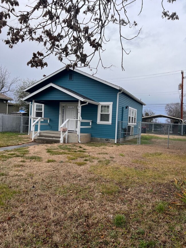 Photo - Single Family 2 Bedroom 1 Bath Home on Large Fenced Lot