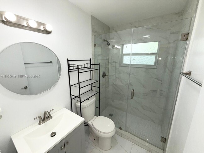 Building Photo - 335 NW 32nd St Unit 349