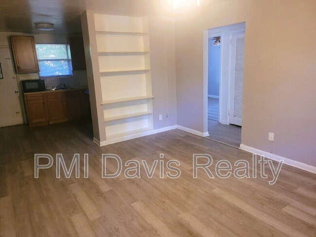 Photo - 2984 Myra St Unit 4