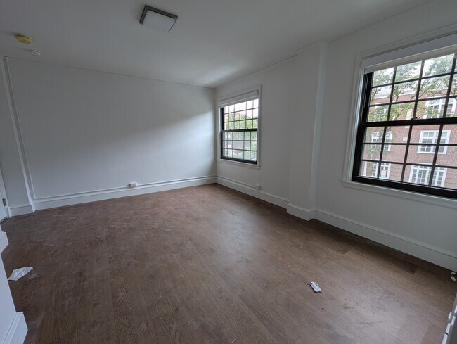 19 Arrow St