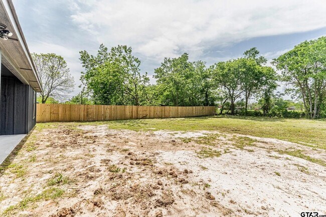 Photo - 1045 Jackson St N