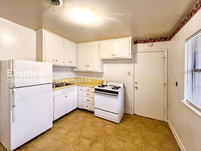 Photo - 1814 1/2 South Cross Street