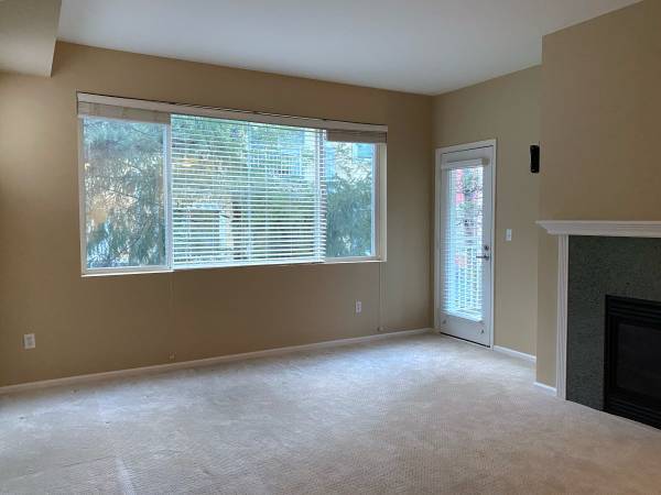 Building Photo - 503 225th Ln NE Unit F205