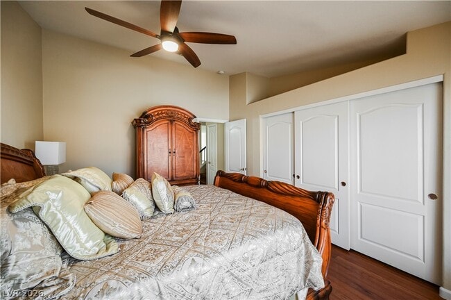 Building Photo - 5975 Sunlight Garden Way
