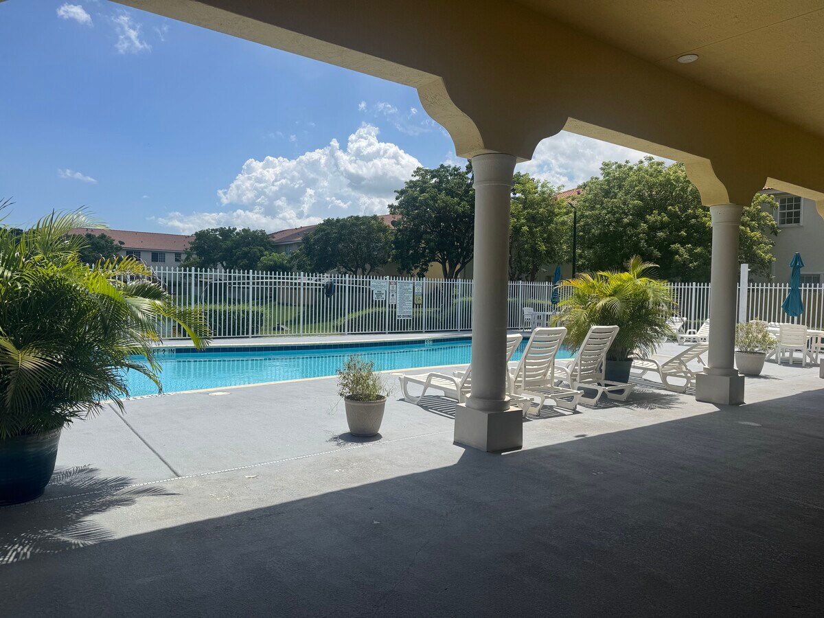 Photo - 2155 NE 3rd Ct Townhome