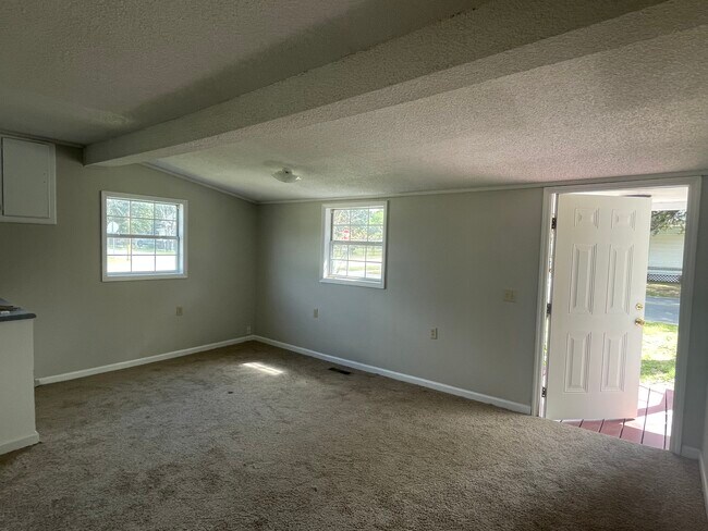 Photo - 102 W Cedar St