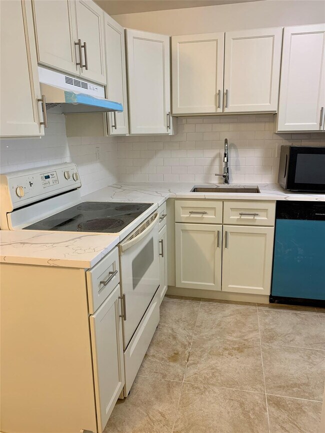 Photo - 511 Gardens Dr Unit 204