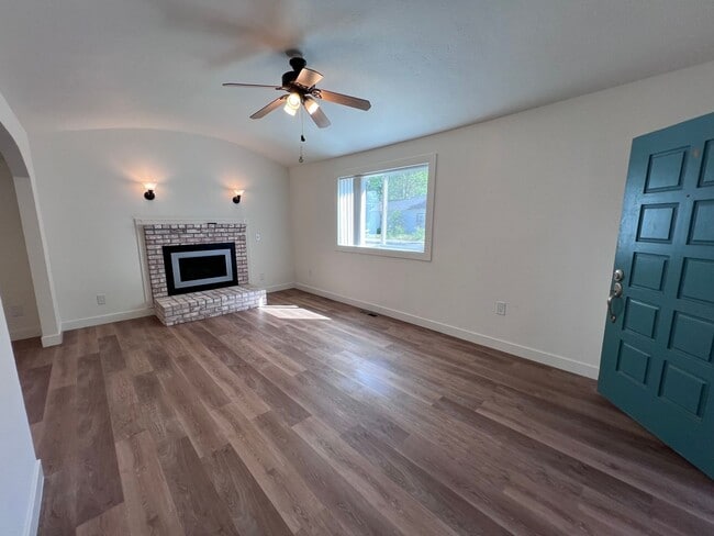Photo - Beautiful Land Park home with fresh paint and new flooring throughout.
