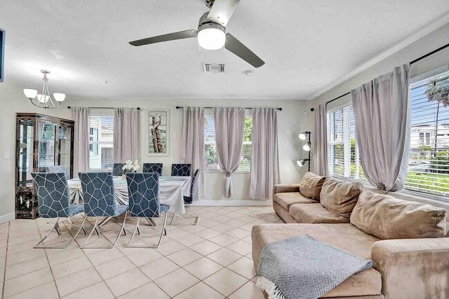 Photo - 326 Walnut St