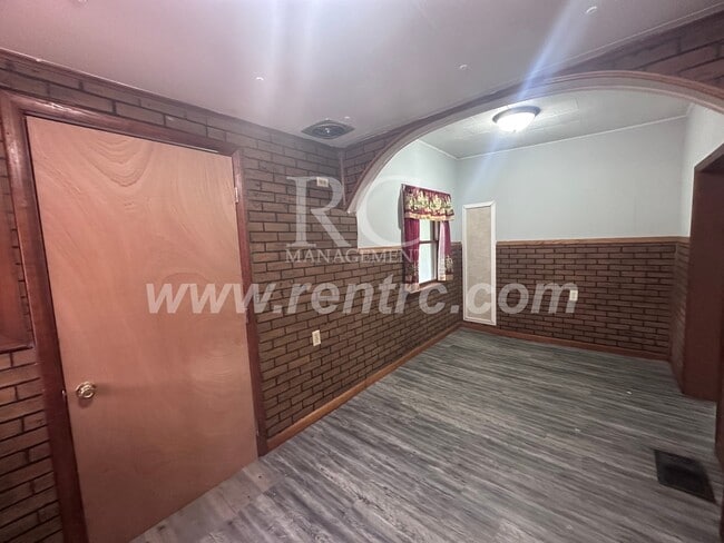 Photo - 109 Seminary-N