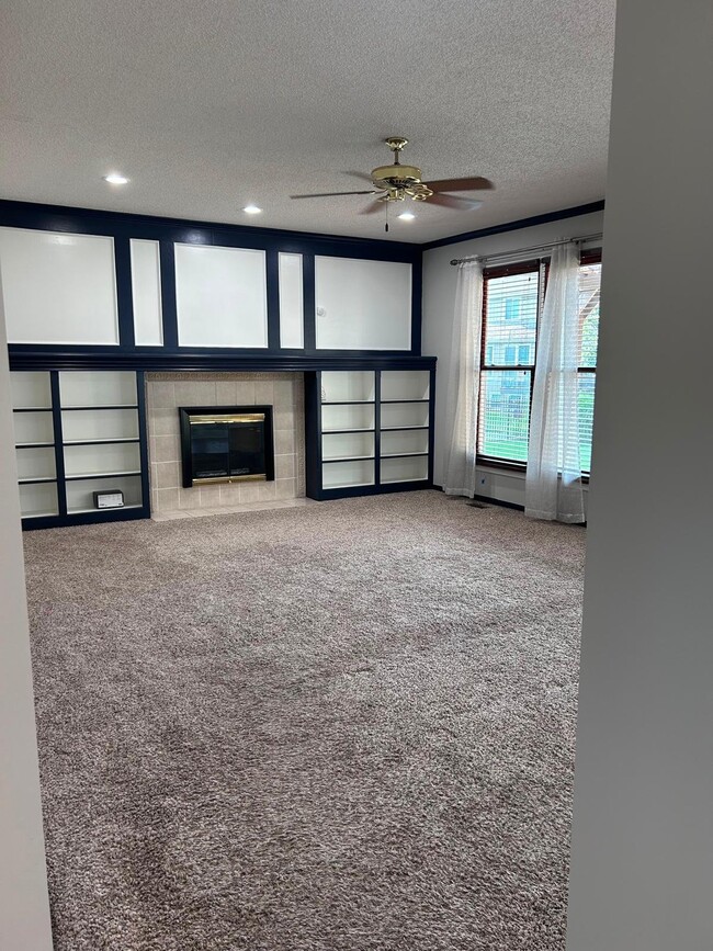 Photo - 15317 Lowell Ave