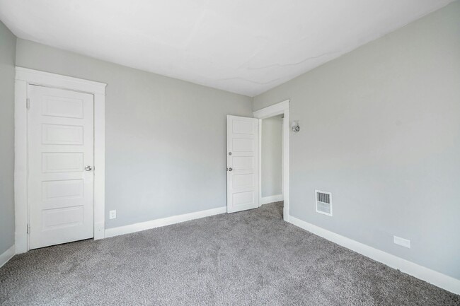 Photo - 10516 Massie Ave