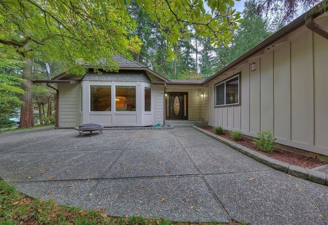 Building Photo - 303 Point Fosdick Pl NW