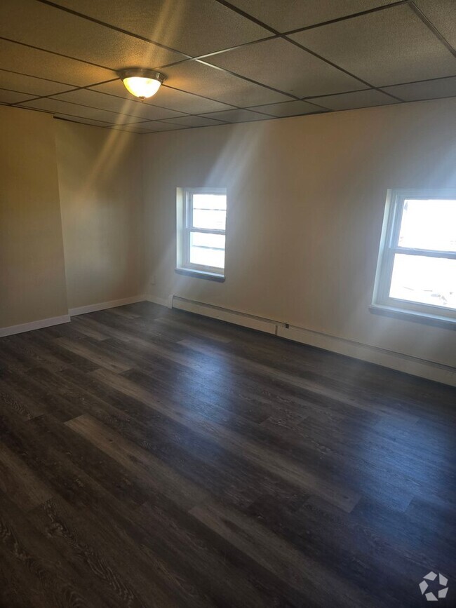 Building Photo - 32 N Jefferson St Unit 2 Rental